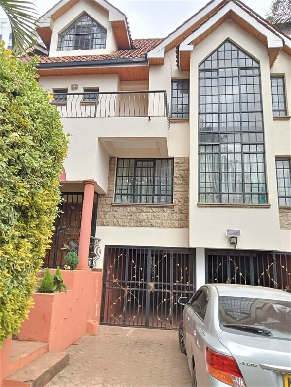 Exterior - Modern villa,  near many embassies, Chile, Germany, Netherlands, Uganda, Zambia. (Nairobi)