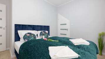 1 bedroom, desk, iron/ironing board, WiFi