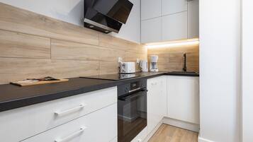 Kühlschrank, Ofen, Herdplatte, Geschirrspüler