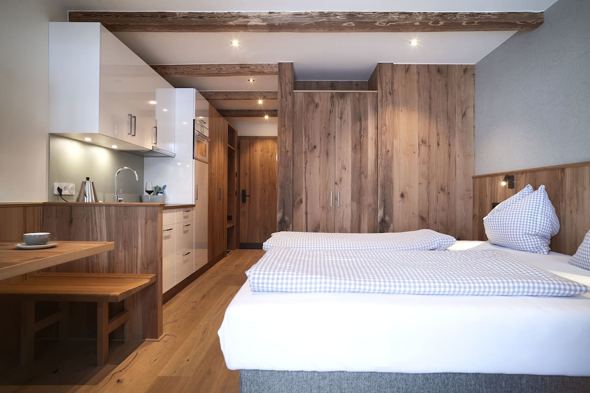 Studio Bergfreund | Peralatan tempat tidur hipoalergenik, peti besi dalam bilik 