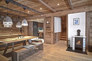 Chalet Deluks | Makan di kamar