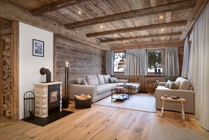 华丽木屋 | 起居区 | 平板电视、玩具、加热地板