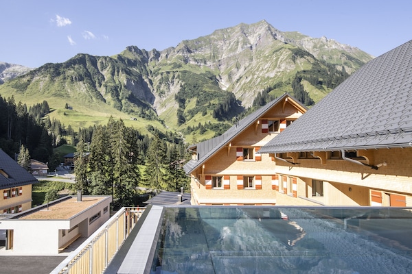Outdoor pool, open 10:00 AM to 10:00 PM, pool umbrellas, sun loungers