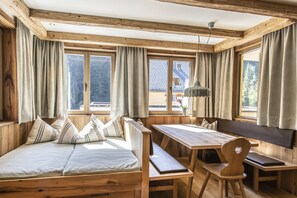 公寓 | 低過敏寢具、客房內保險箱、筆電工作空間、遮光布/窗簾