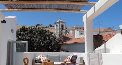 Beautiful house with roof terrace in old town of Odeceixe