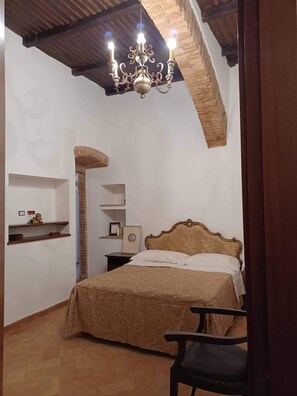 2 bedrooms, iron/ironing board, free WiFi, bed sheets - Charming apartment in medieval tower (Spoleto)