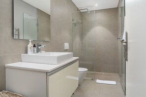 Shower - 1 bed furnished apt, Warwick Greenpoint CapeTown (Cape Town)