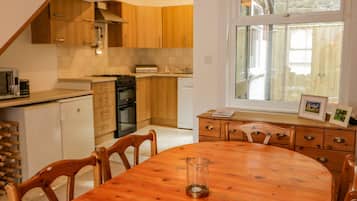 Fridge, dishwasher, electric kettle, cookware/dishes/utensils