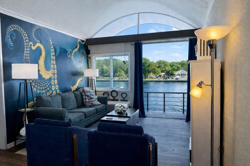 Couples Waterfront Condo Saugatuck Kayak-Beach-hike-kayak  Outdoor Heated Pool