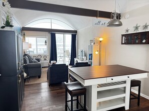 Smart-TV, peis og bøker