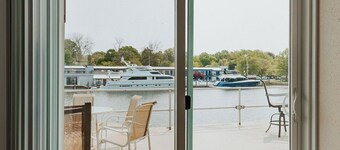 Waterfront Condo-Shop-Kayak-Beach-Bike-Boat-Restaurants-Outdoor Heated Pool-Fun