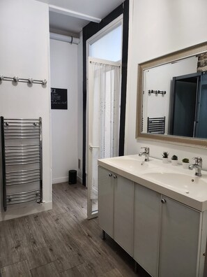 Shower - Logement Entier à Proximité des Plages et Commerces (Sète)