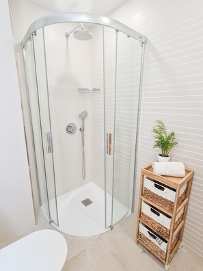 Douche, serviettes fournies