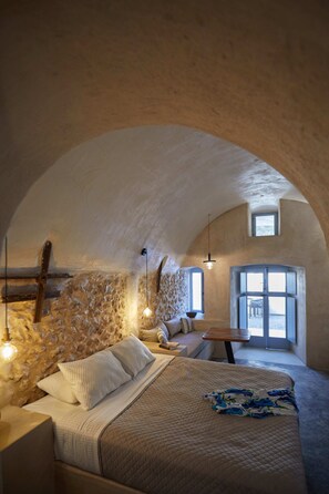 Superior Cellar ( I and II) with Outdoor Hot Tub