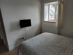 1 bedroom, iron/ironing board, WiFi, bed sheets - Lakeland cottage in quiet surroundings. (Kendal)