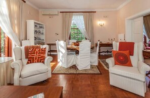 Smart TV, fireplace, DVD player, books