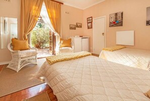 4 bedrooms, desk, iron/ironing board, free WiFi
