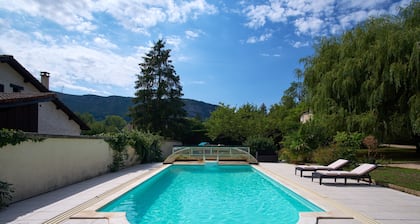 Villa De Marchi avec vue sur les montagnes, piscine et Wi-Fi