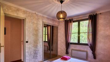 3 soverom, strykejern/-brett, wi-fi (inkludert) og sengetøy