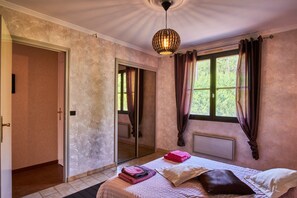 3 habitaciones, tabla de planchar con plancha y wifi gratis 