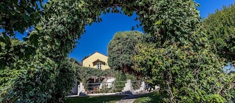 Villa "Casa Vieja de Bueu" with Mountain View, Wi-Fi, Garden & Terrace