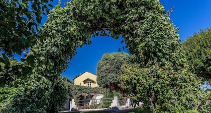 Villa "Casa Vieja de Bueu" with Mountain View, Wi-Fi, Garden & Terrace