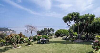 "Apartamento con jardin en un chale" with Mountain View, Wi-Fi, Garden & Terrace