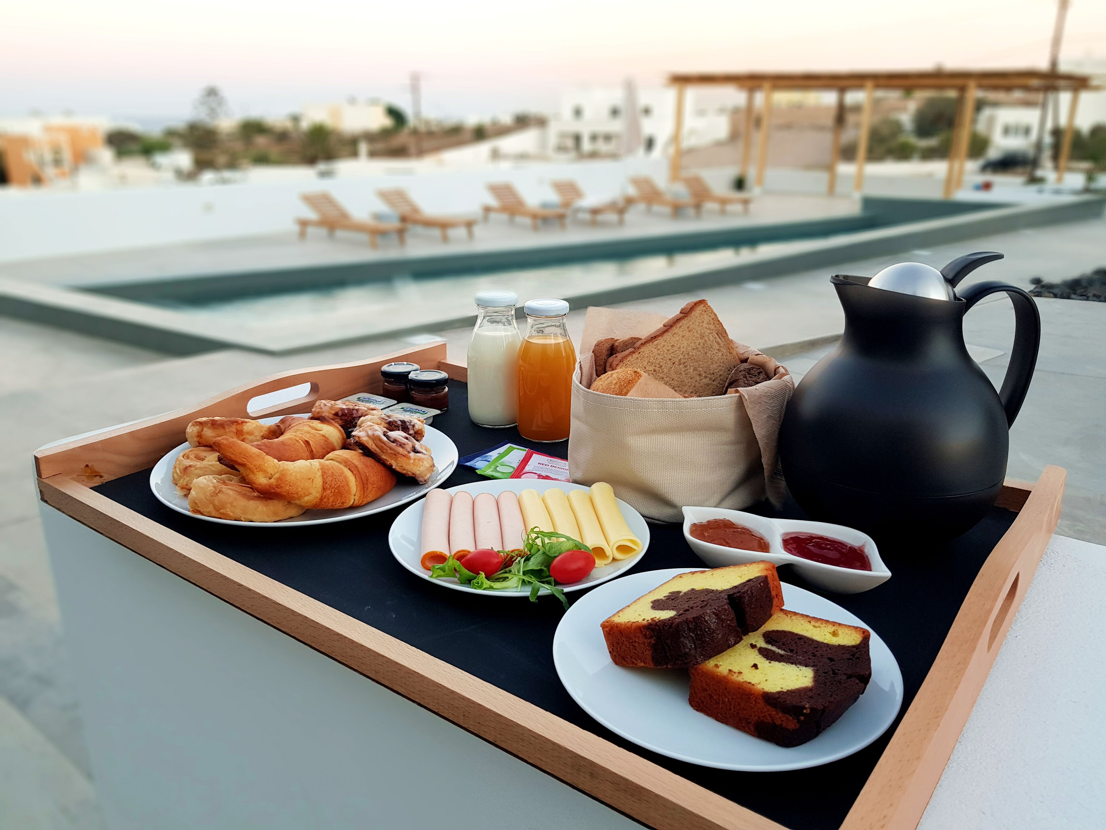 free daily full breakfast