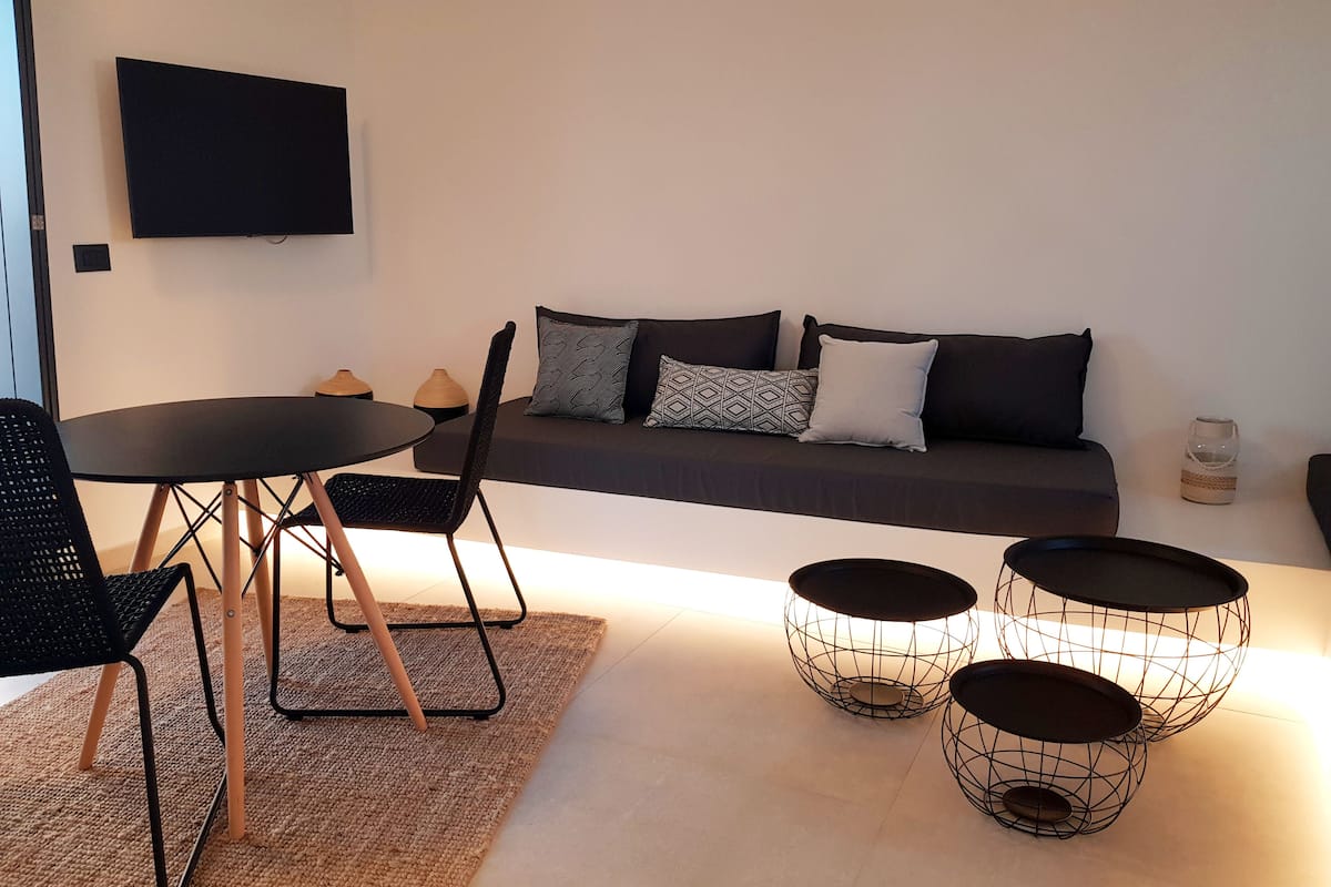 deluxe apartment | in-room safe, blackout curtains, soundproofing, free wifi