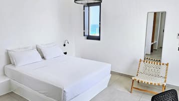 Junior Studio Suite | Premium bedding, in-room safe, blackout drapes, soundproofing