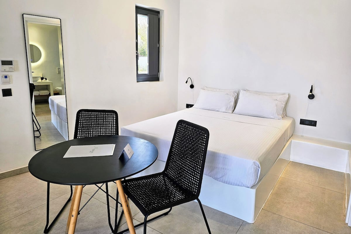 Comfort Studio Suite | Premium bedding, in-room safe, blackout drapes, soundproofing