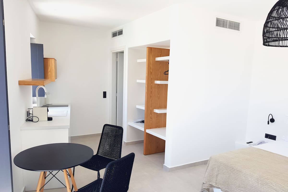 Junior Studio Suite | 1 bedroom, premium bedding, in-room safe, blackout drapes