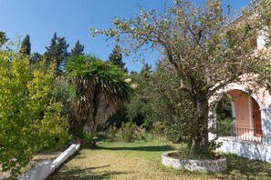 Property grounds - Apartment Dora Pagoi 3 with Mountain View, Shared Garden & Wi-Fi (Kerkyra)