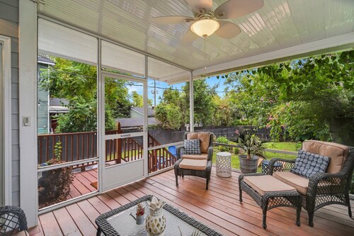 Renovated Southern Oasis w/ Screened-In Porch + Parking by Lucky Savannah