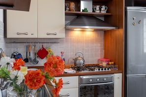 Refrigerador, horno, parrilla de estufa y lavavajillas 
