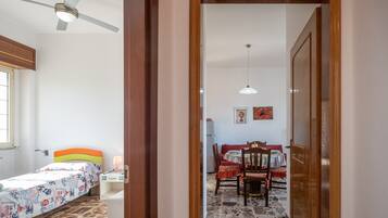 2 Schlafzimmer, Bügeleisen/Bügelbrett, Bettwäsche