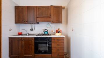 Refrigerador, horno, parrilla de estufa y lavavajillas