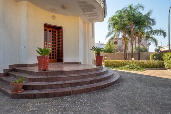 Property grounds - Pet-Friendly Apartment Casa Ginevra Salento with Garden & A/C (San Cassiano)