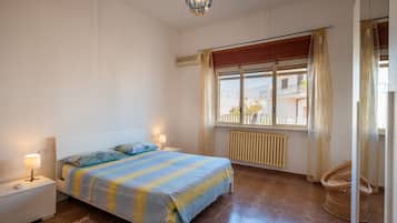 2 Schlafzimmer, Bügeleisen/Bügelbrett, Bettwäsche