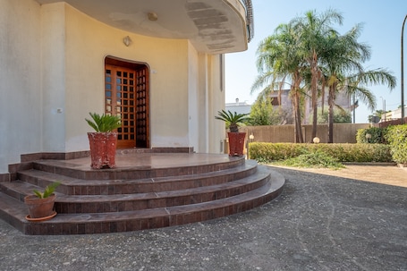 Parco della struttura. Appartamento Pet-Friendly Casa Ginevra Salento con giardino e aria condizionata