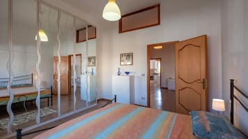 2 Schlafzimmer, Bügeleisen/Bügelbrett, Bettwäsche