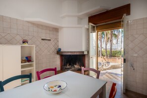 Dining - Pet-Friendly Apartment Casa Ginevra Salento with Garden & A/C (San Cassiano)