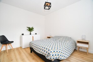 1 bedroom, free WiFi, bed sheets - Cosy downtown T2 near the lake with balcony (Aix-les-Bains)