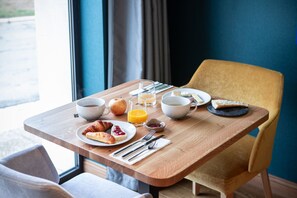 Daily continental breakfast (EUR 12 per person) - Ezia (Montlivault)
