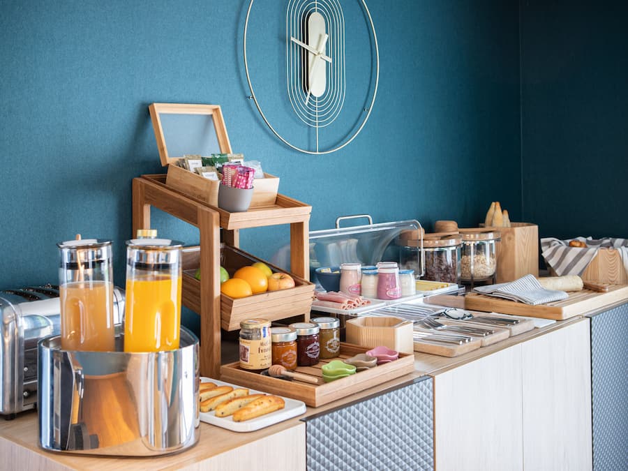 Daily continental breakfast (EUR 12 per person)