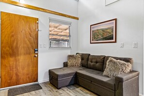 Smart TV - Campus Cottage - Quick Walk to UF (Gainesville)