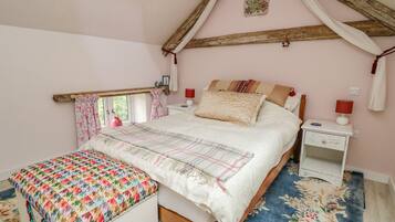 2 bedrooms, individually decorated, individually furnished, free WiFi