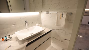 Shower, towels