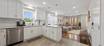 Luxury 7BR Group Retreat that Sleeps 20 | 2 Kitchens | Near NYC + EWR