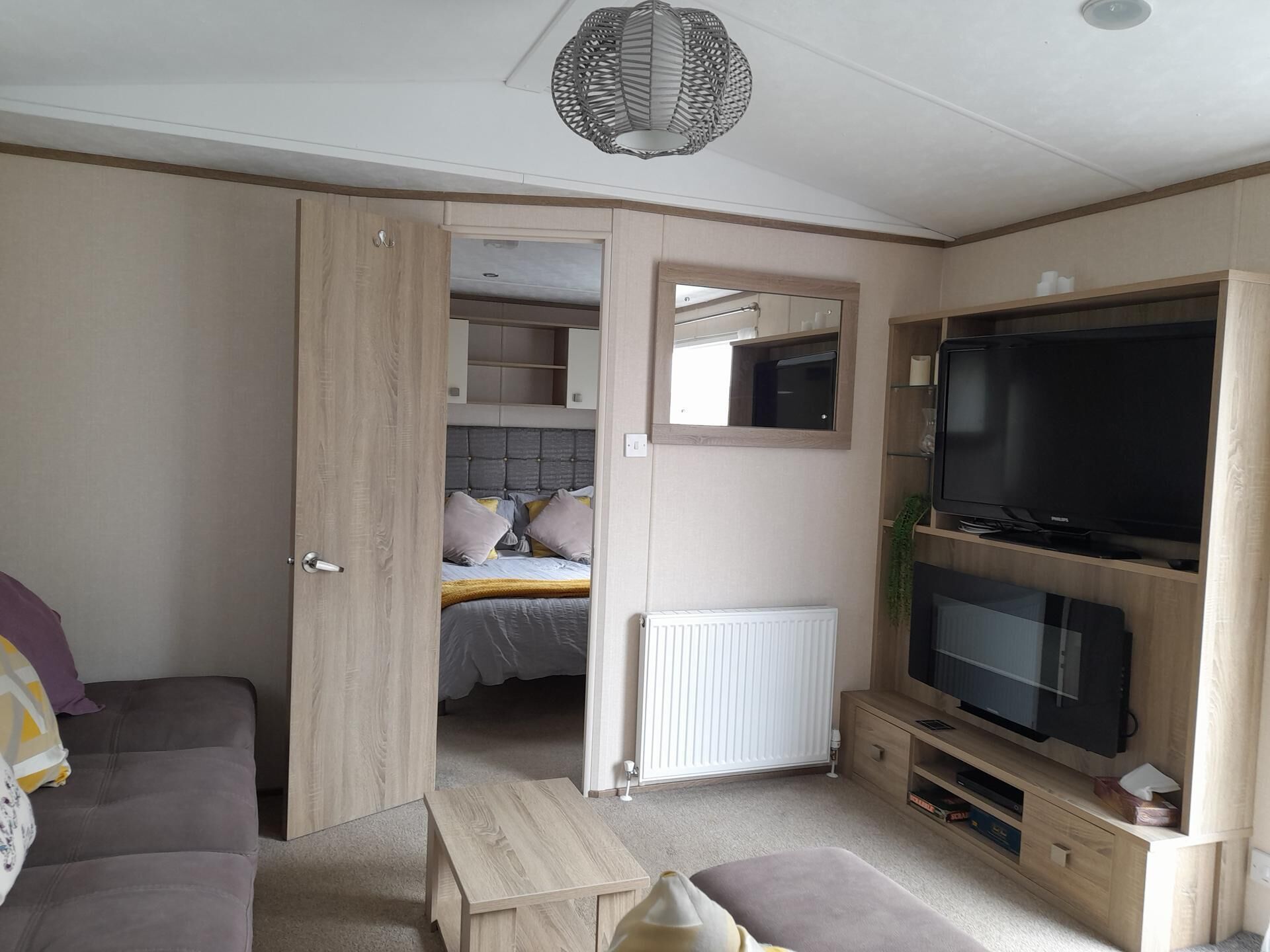 Cabin | Ruang tamu | 30 inci televisyen dengan kabel 